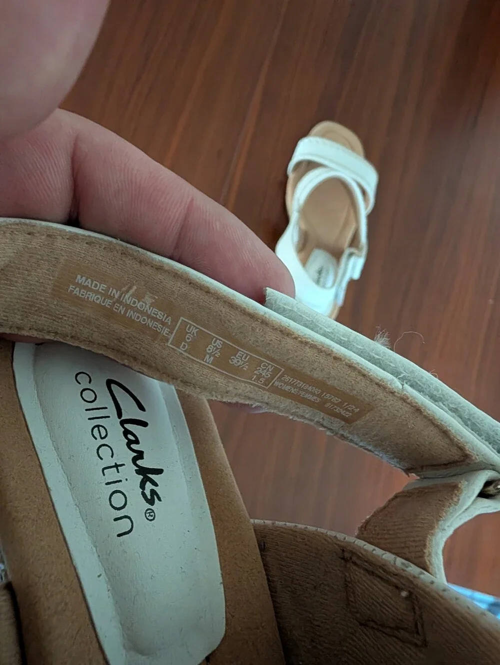 Clark’s Collection Womens Kyarra Rose Beige Nuback Wedge Heel Size 8.5 Pre Owned